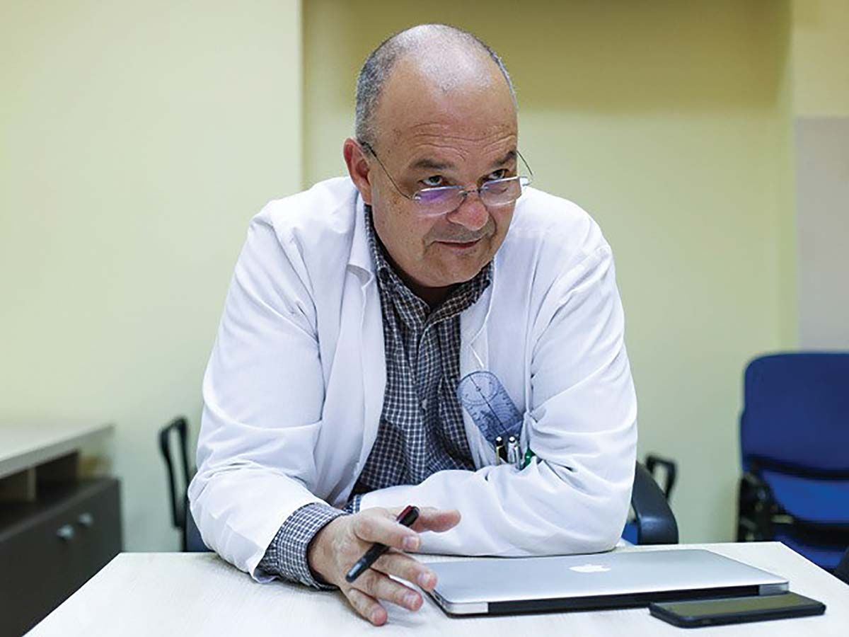 Conf. dr. Alexandru Ulici: „În ortopedia pediatrică, curba de învăţare este foarte mare”