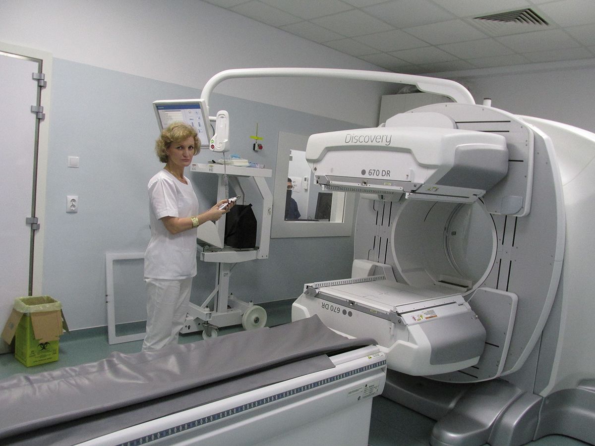 Dr. Mirela Gherghe prezintă unul dintre SPECT-CT-urile nou achiziționate
