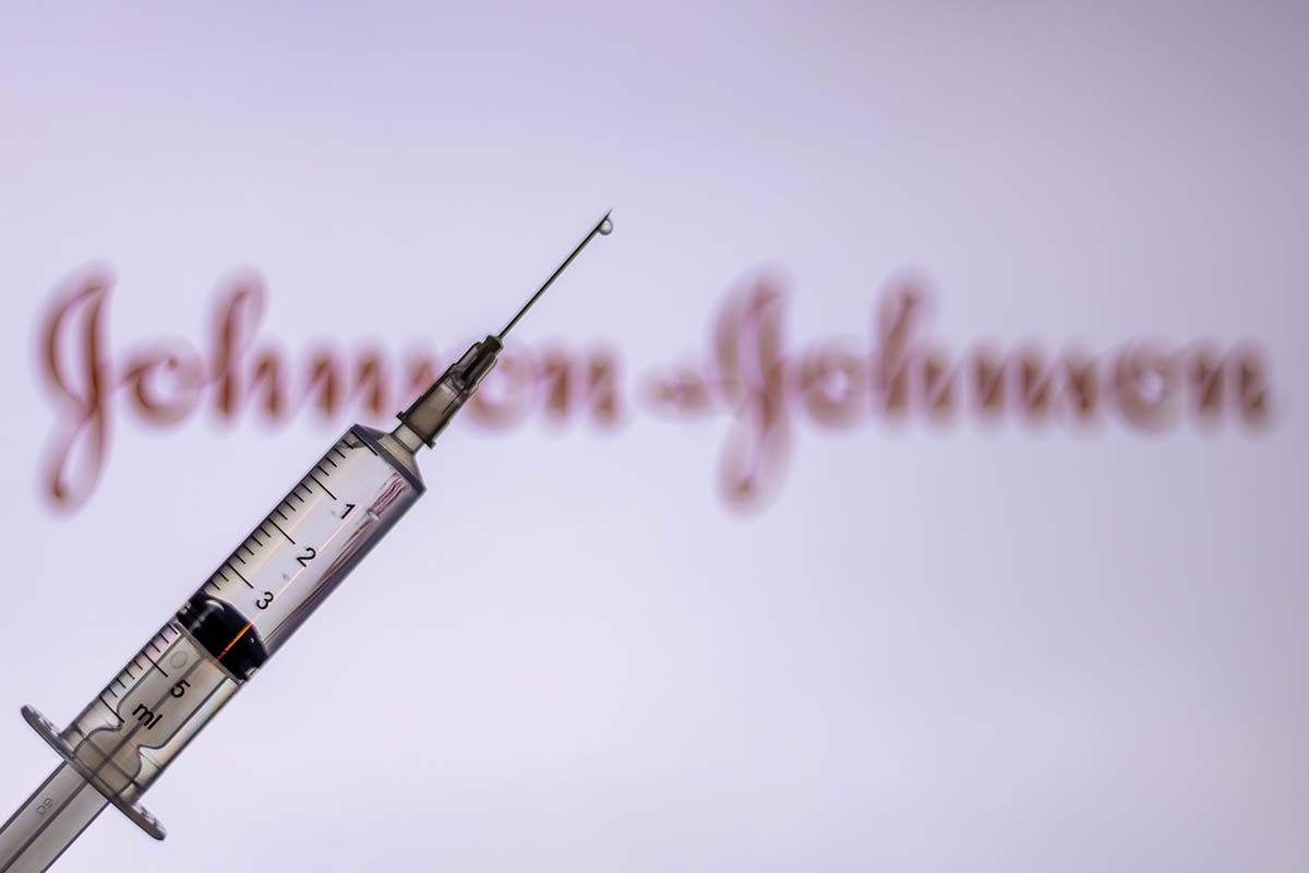 Vaccinul Johnson & Johnson, autorizat de urgenţă în SUA