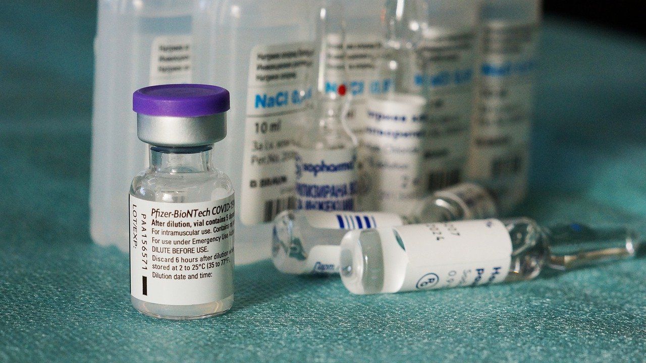 Hong Kong și Macau au suspendat vaccinarea cu Pfizer-BioNTech din cauza ambalajului