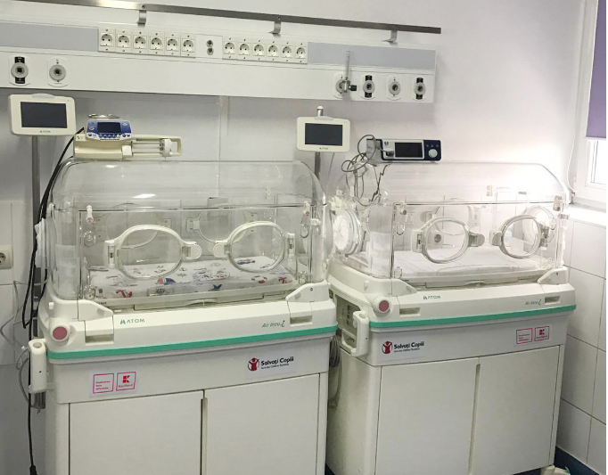 Salvaţi Copiii: Două incubatoare şi un ventilator de suport respirator, pentru Maternitatea Bucur