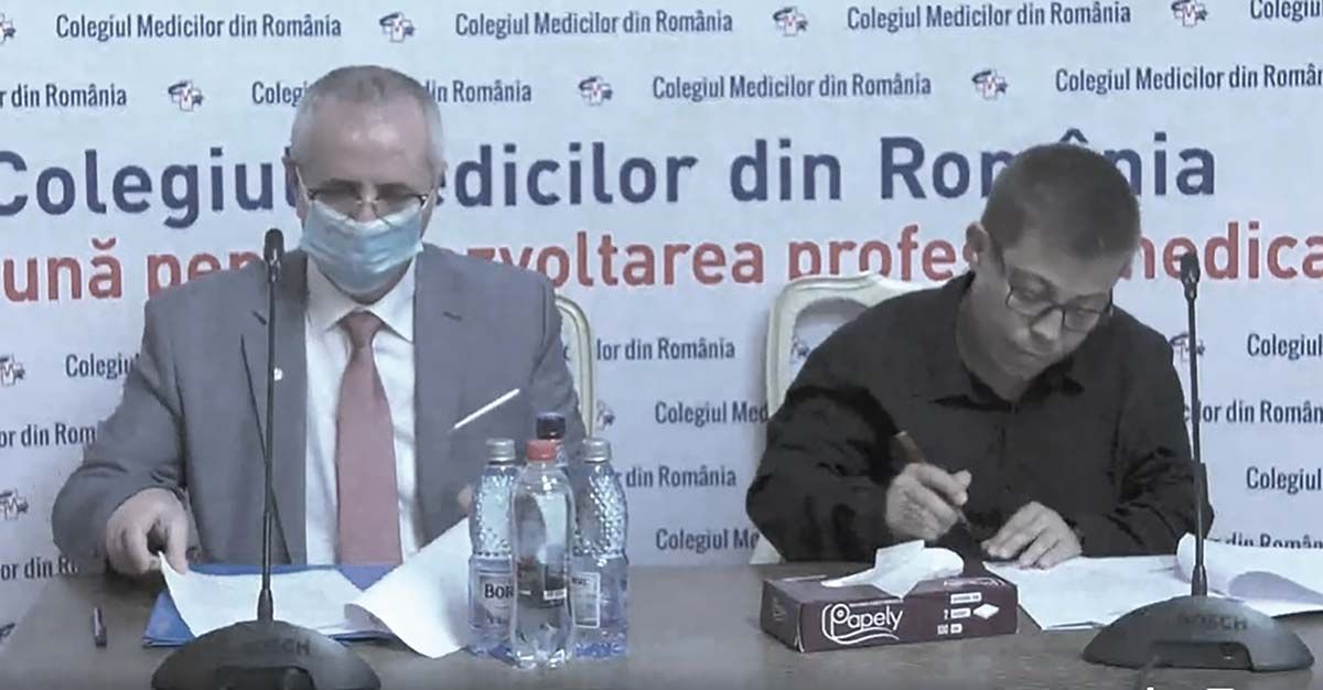 Semnarea protocolului de către președintele CMR, Daniel Coriu, și președintele COPAC, Radu Gănescu