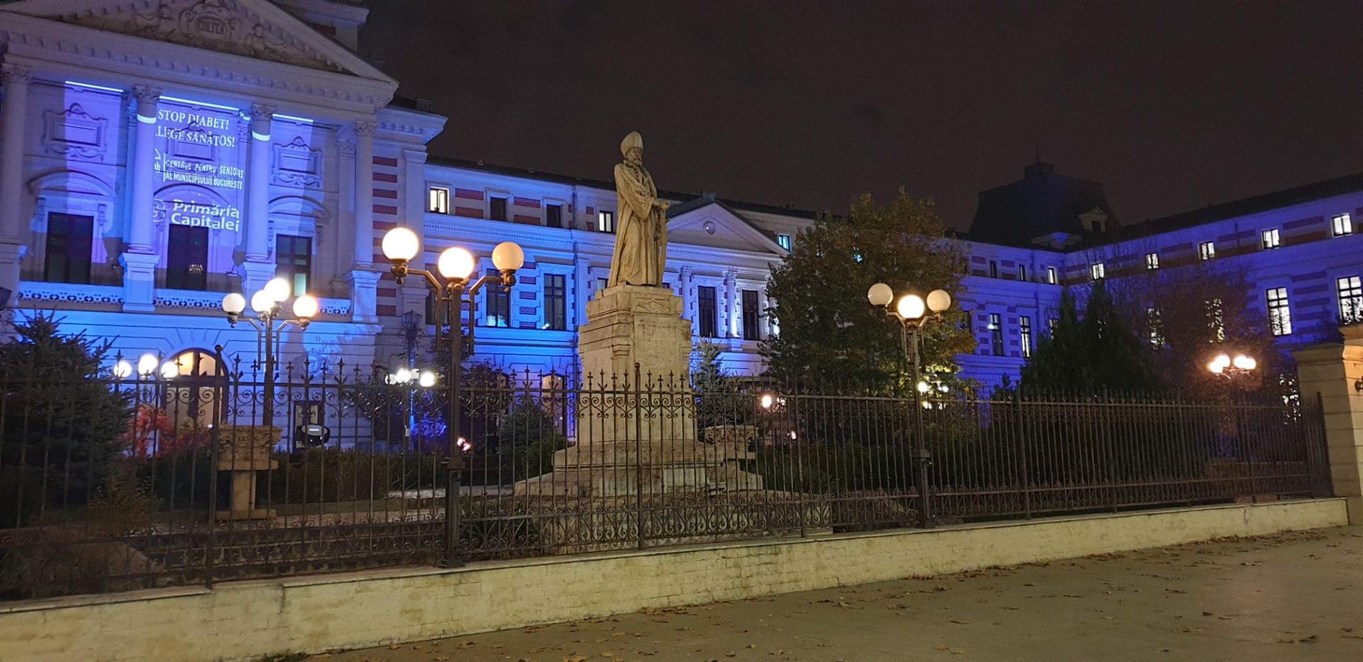Clădirea spitalului Colţea, iluminată în albastru de Ziua Mondială a Diabetului Zaharat