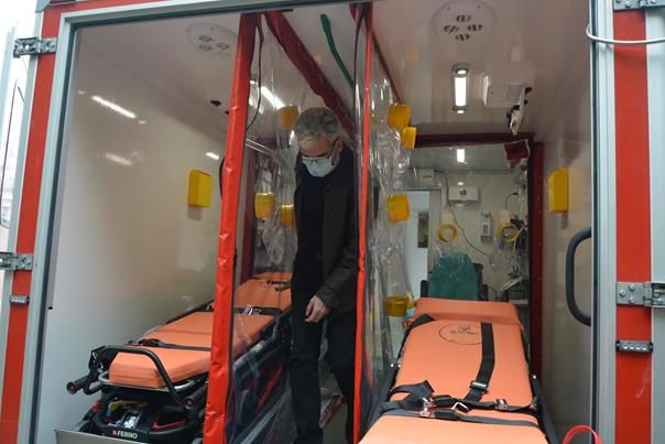 Autospecială pentru transportul pacienților critici înalt contagioși, în dotarea SMURD Bihor