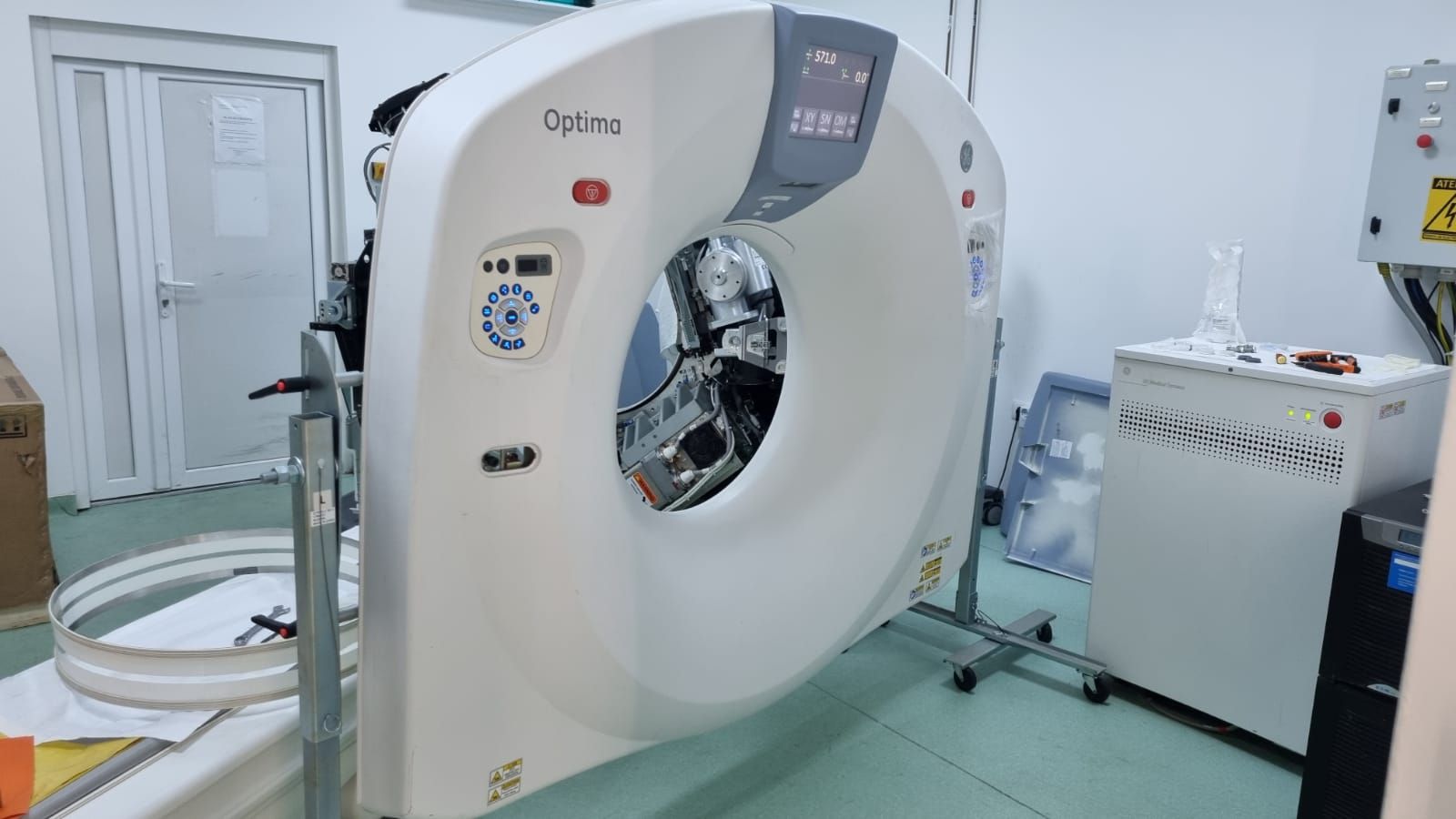 Computerul tomograf de la Spitalul „Victor Babeş” din Timişoara, repus în funcţiune