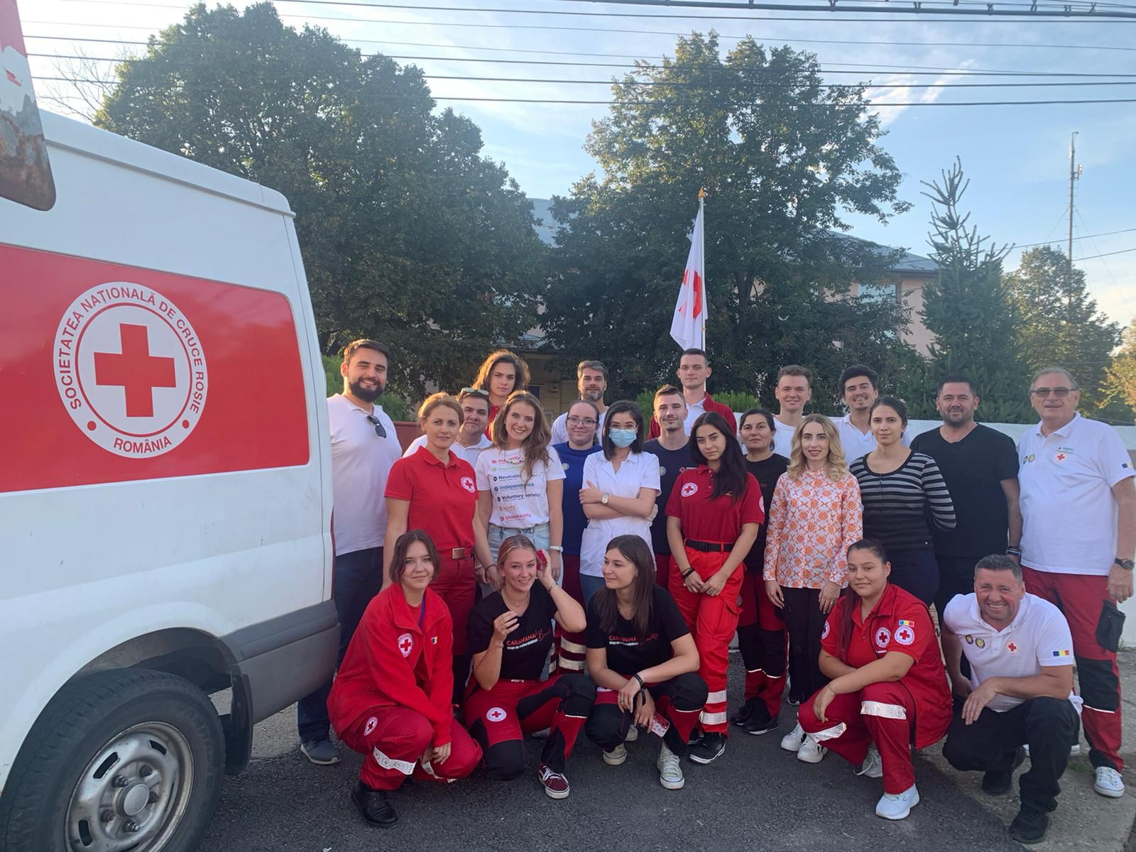 Peste 900 de consultații medicale în două zile prin Caravana de Bine a Crucii Roșii Române