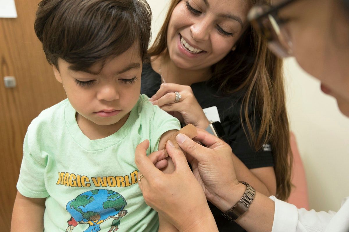 copil dupa vaccinare antigripala apel SNMF