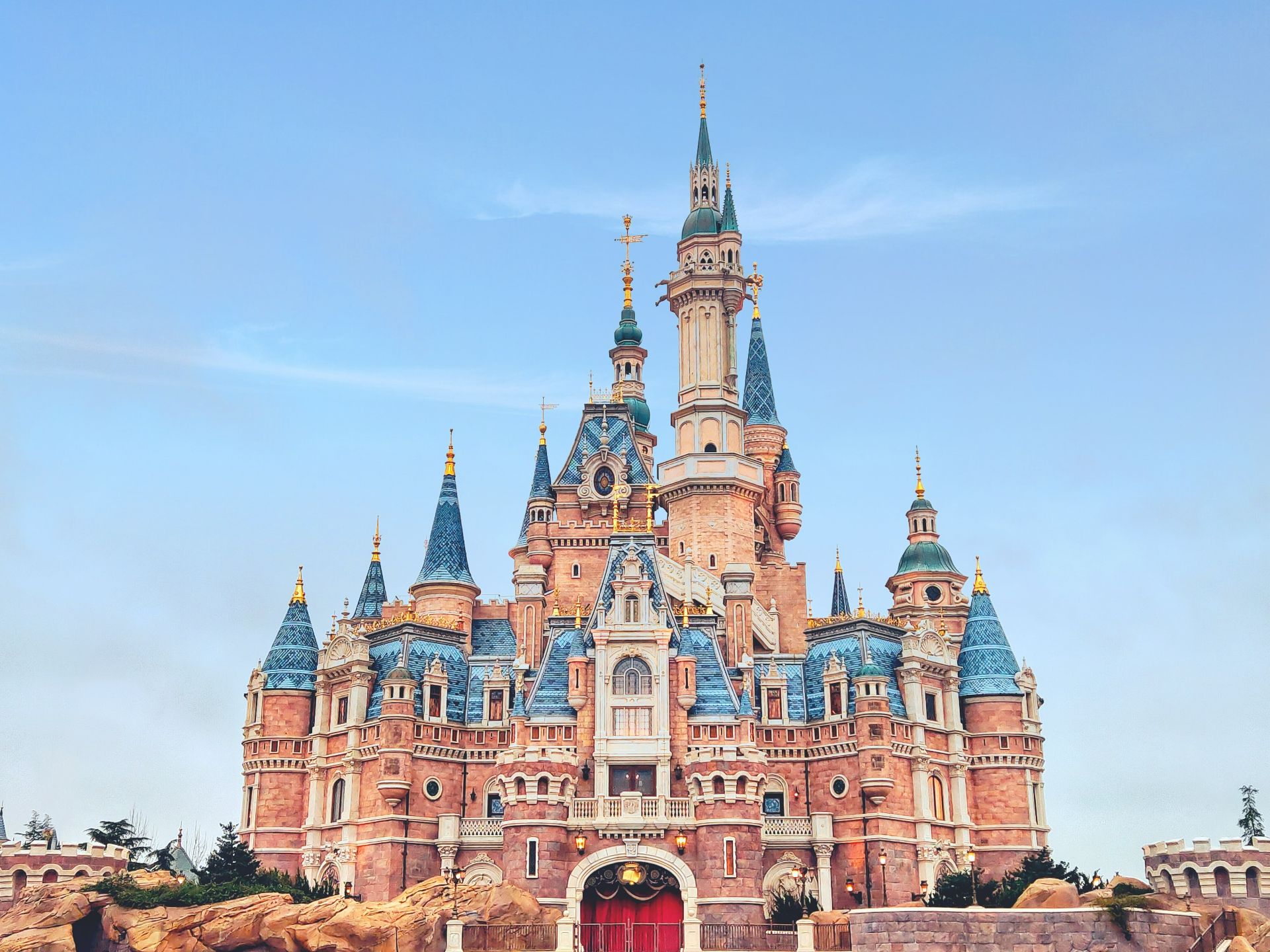 Disney Resort Shanghai, închis din cauza COVID-19 - dar vizitatorii rămân pe loc