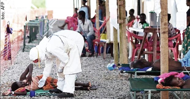 Ebola. Cercetări grăbite şi izolarea unei jumătăţi de ţară