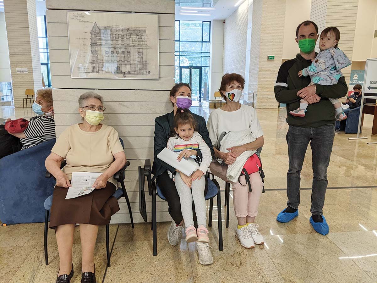familie de patru generatii venite la vaccinarenoua