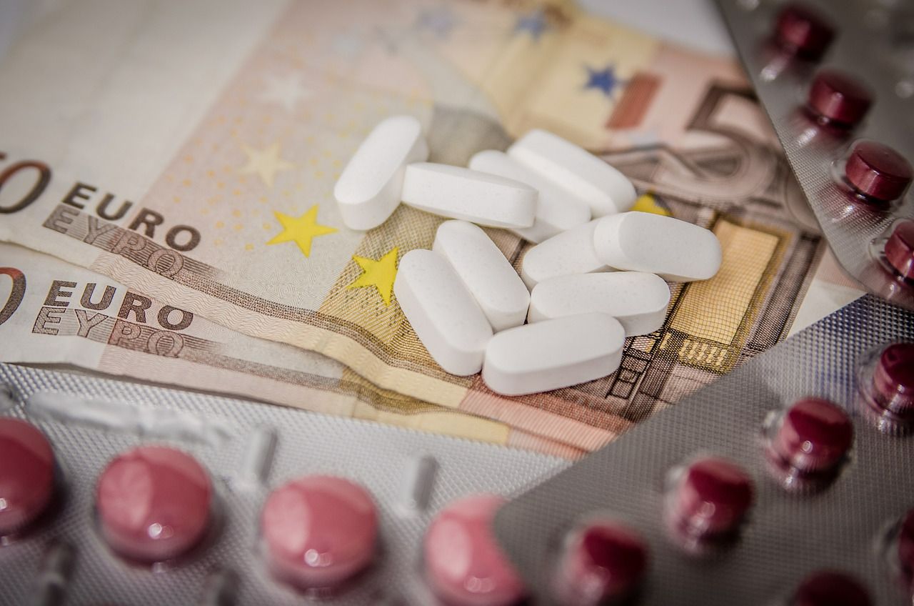 AFIE: Farmaciile independente, îngenuncheate definitiv de statul român
