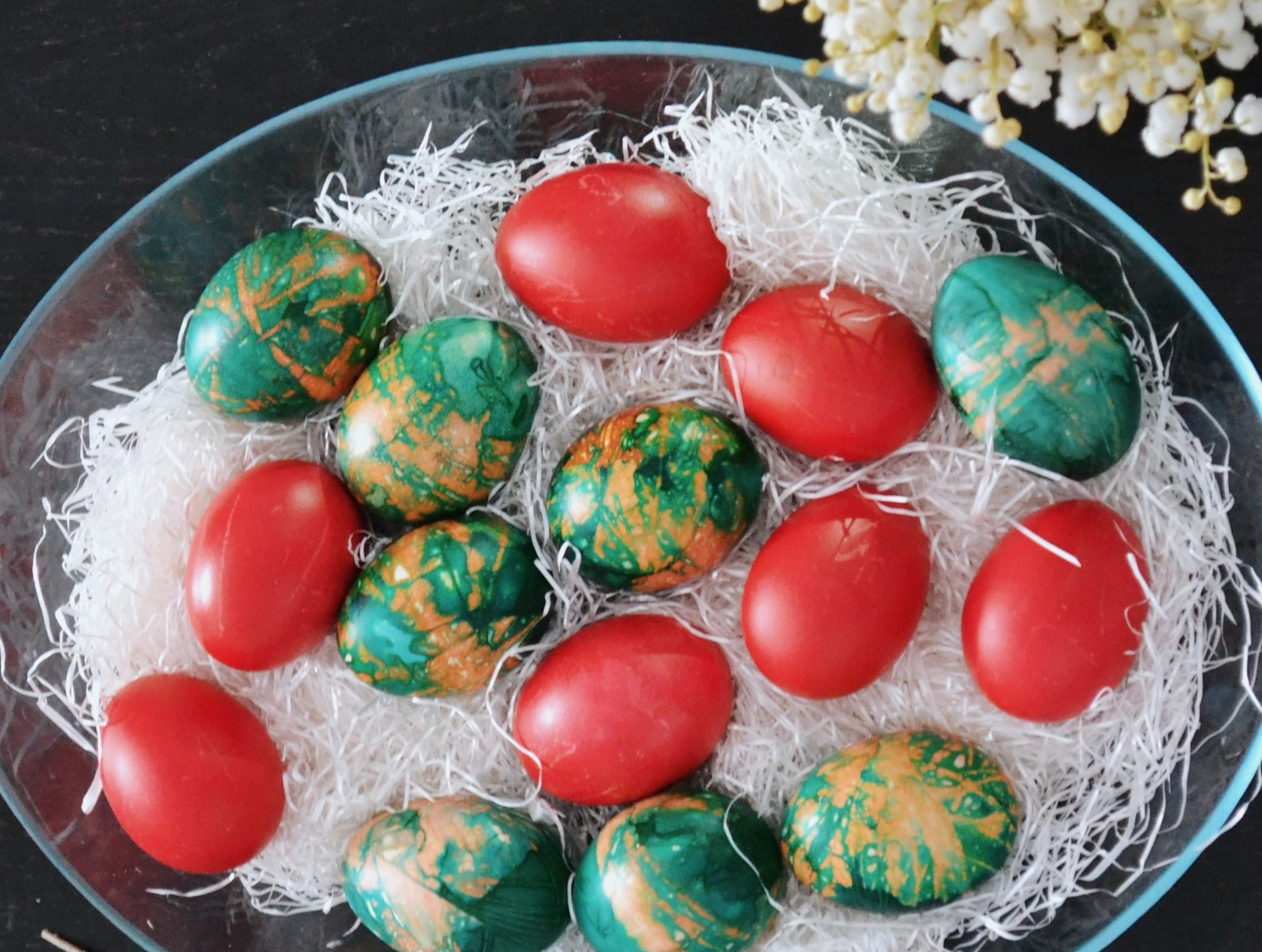 Vopseaua de ouă poate să conţină până la 11 aditivi alimentari