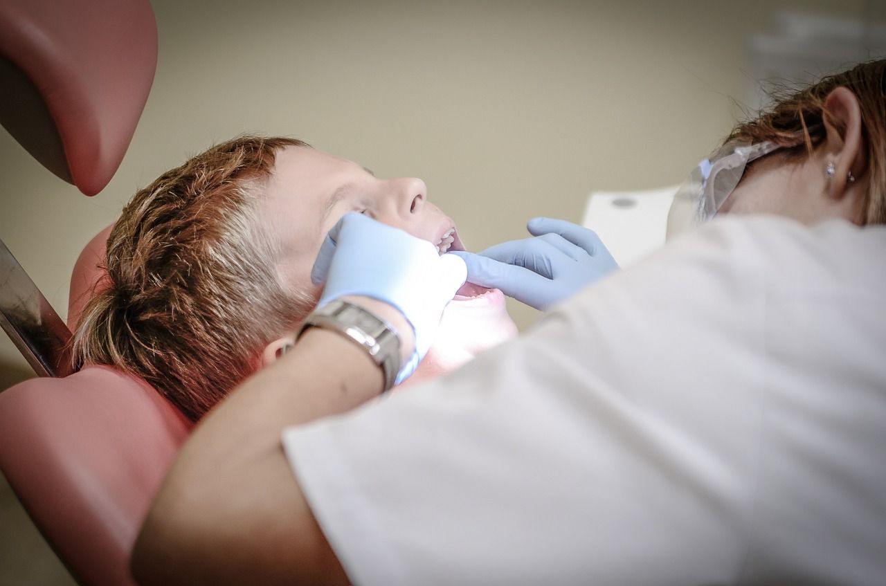 Jumătate dintre pacienții pediatrici cu carii dentare prezintă probleme grave