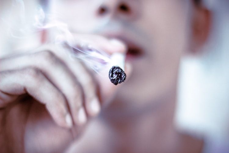 Fumatul, în creștere în rândul tinerilor români