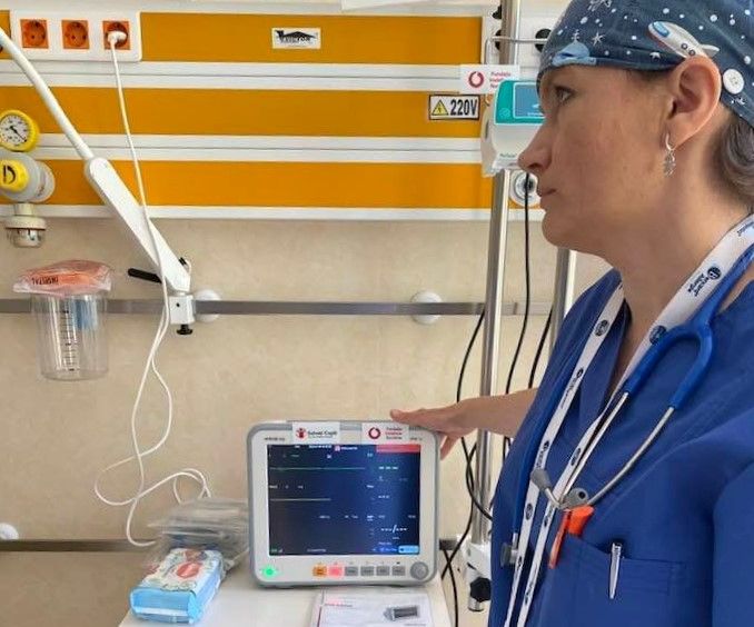 SJU Botoșani: Salvaţi Copiii donează aparatură medicală secţiei Neonatologie