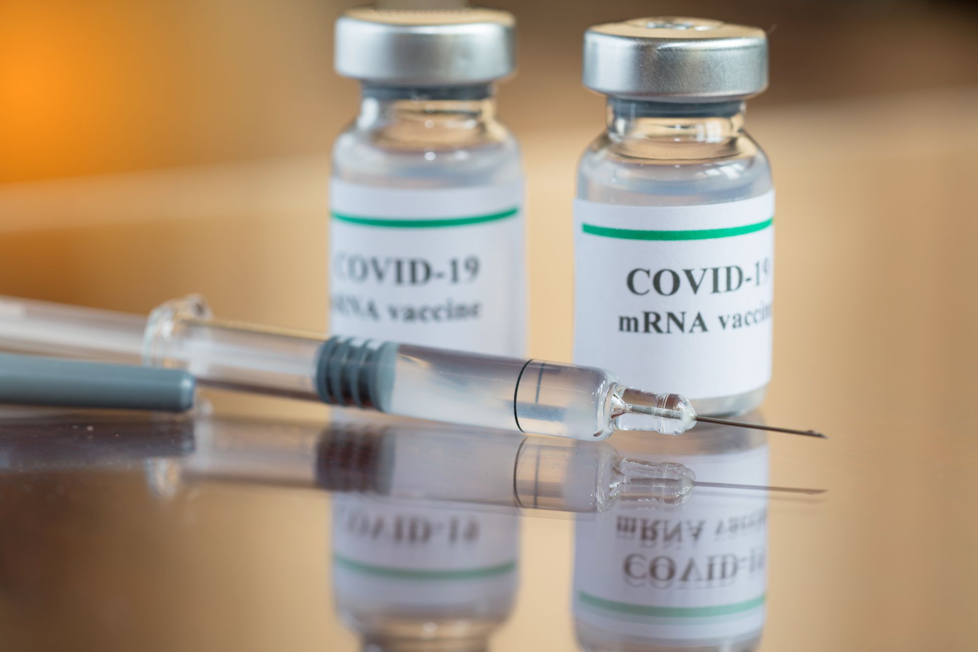 Vaccinul  anti-COVID  de la Moderna, evaluat  de EMA