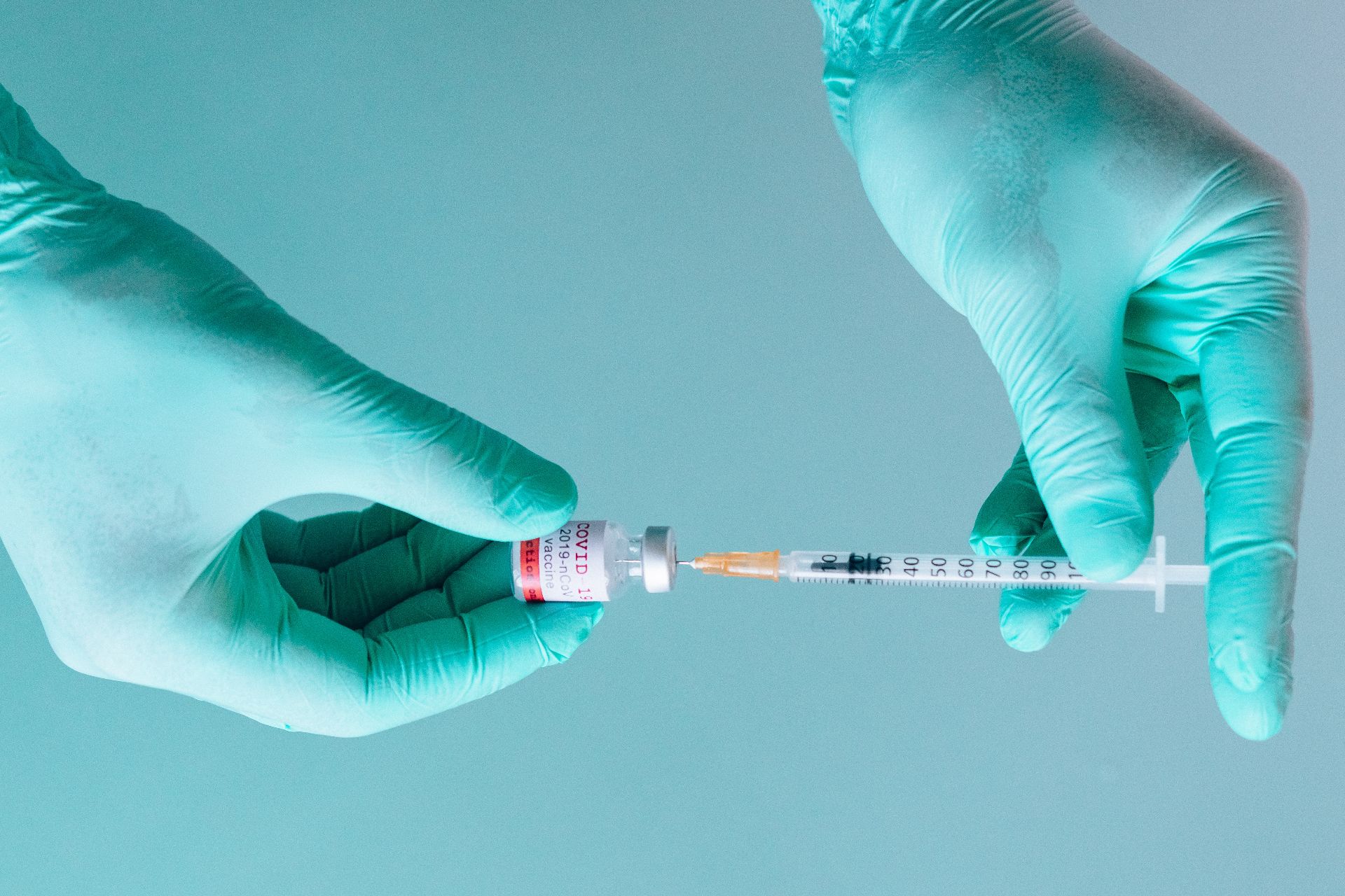AstraZeneca a redus eficacitatea vaccinului său anti-COVID la 76%