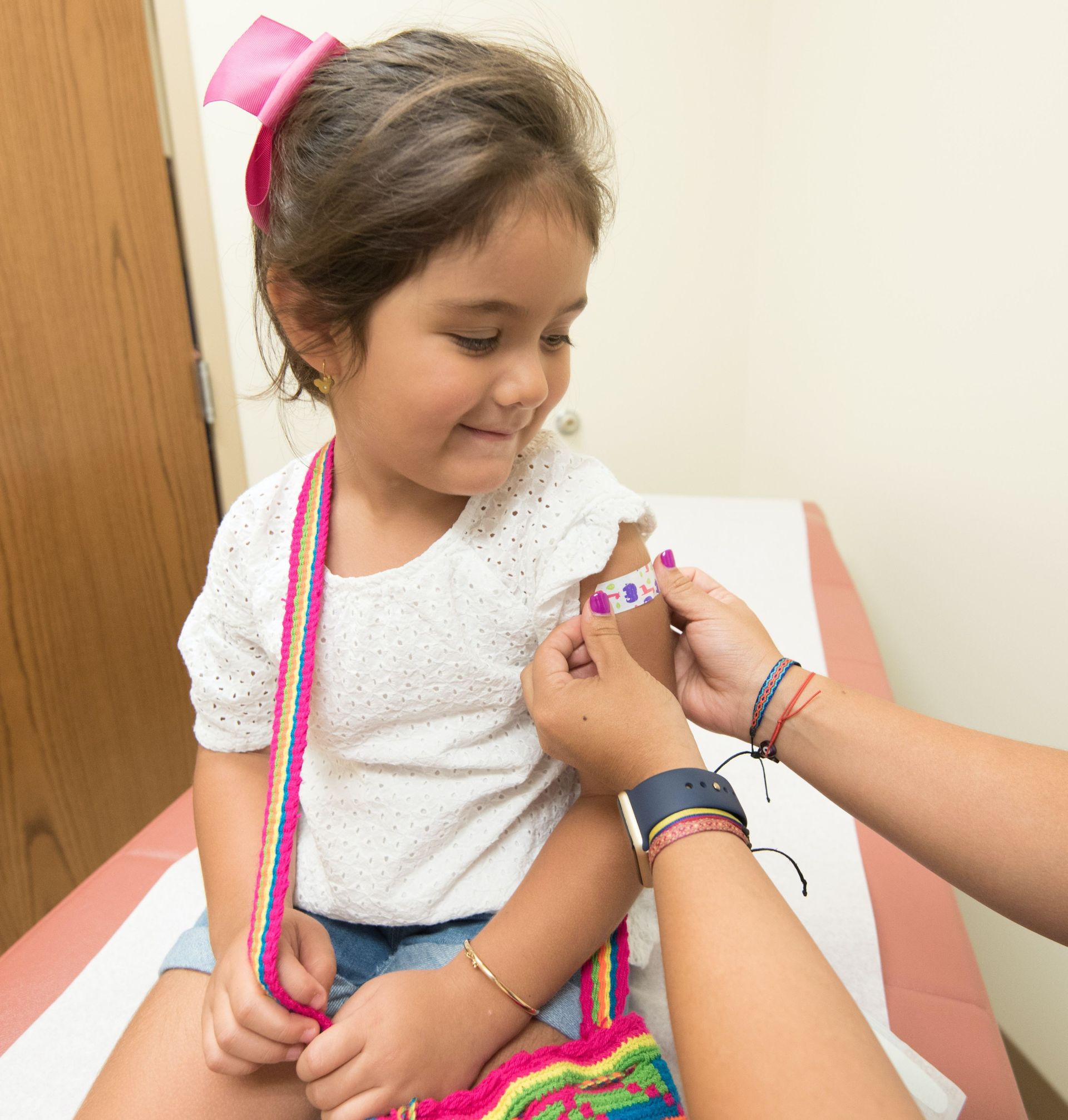 Vaccinul Pfizer este sigur şi eficient pentru copiii de 12-15 ani