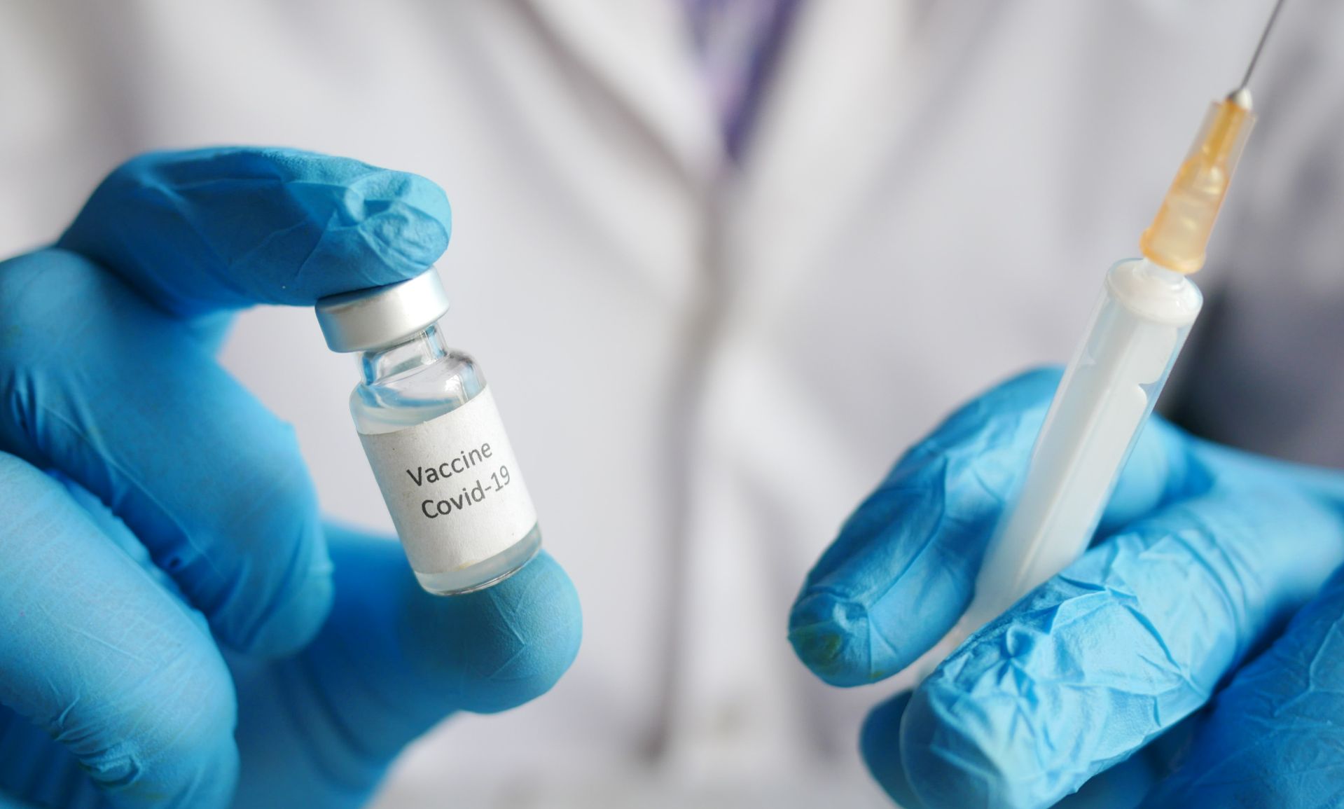 FDA amână autorizarea vaccinului anti-COVID Moderna pentru adolescenți