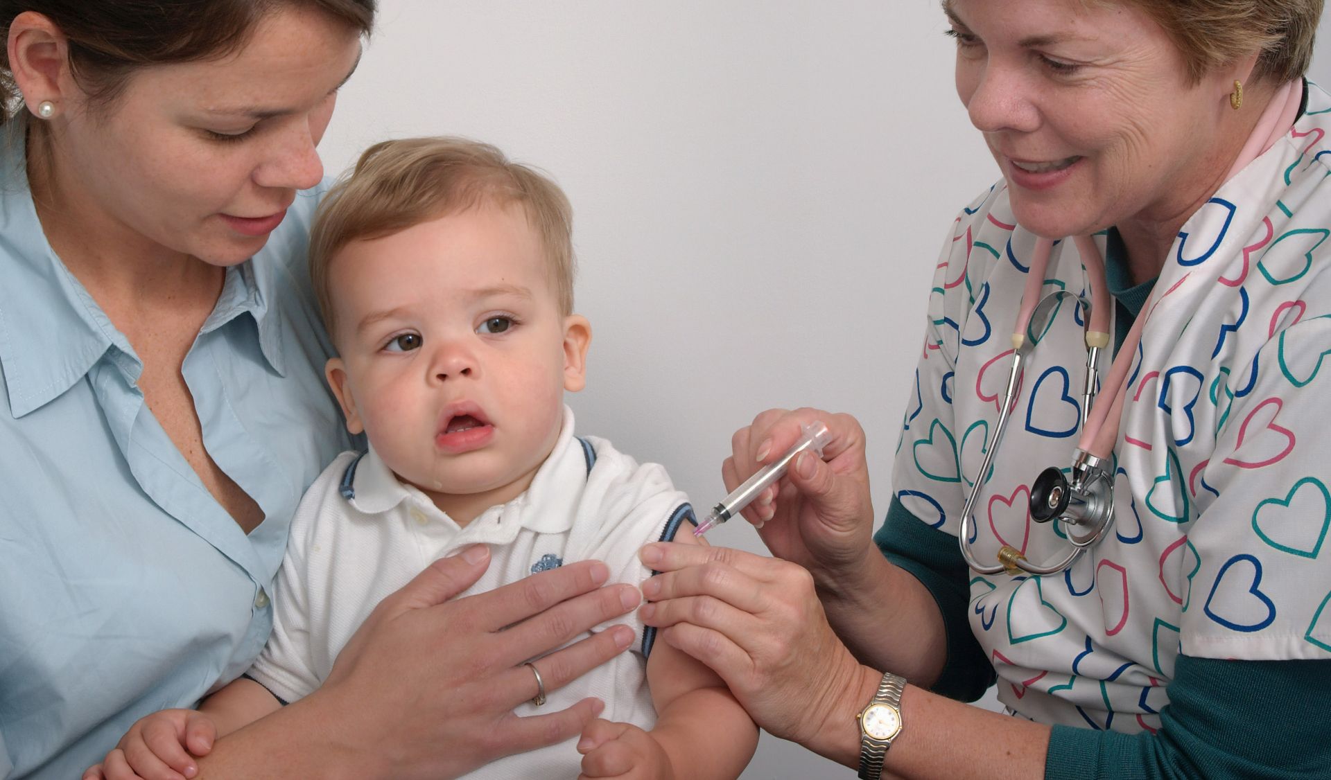 EMA aprobă folosirea vaccinurilor Pfizer şi Moderna de la vârsta de şase luni