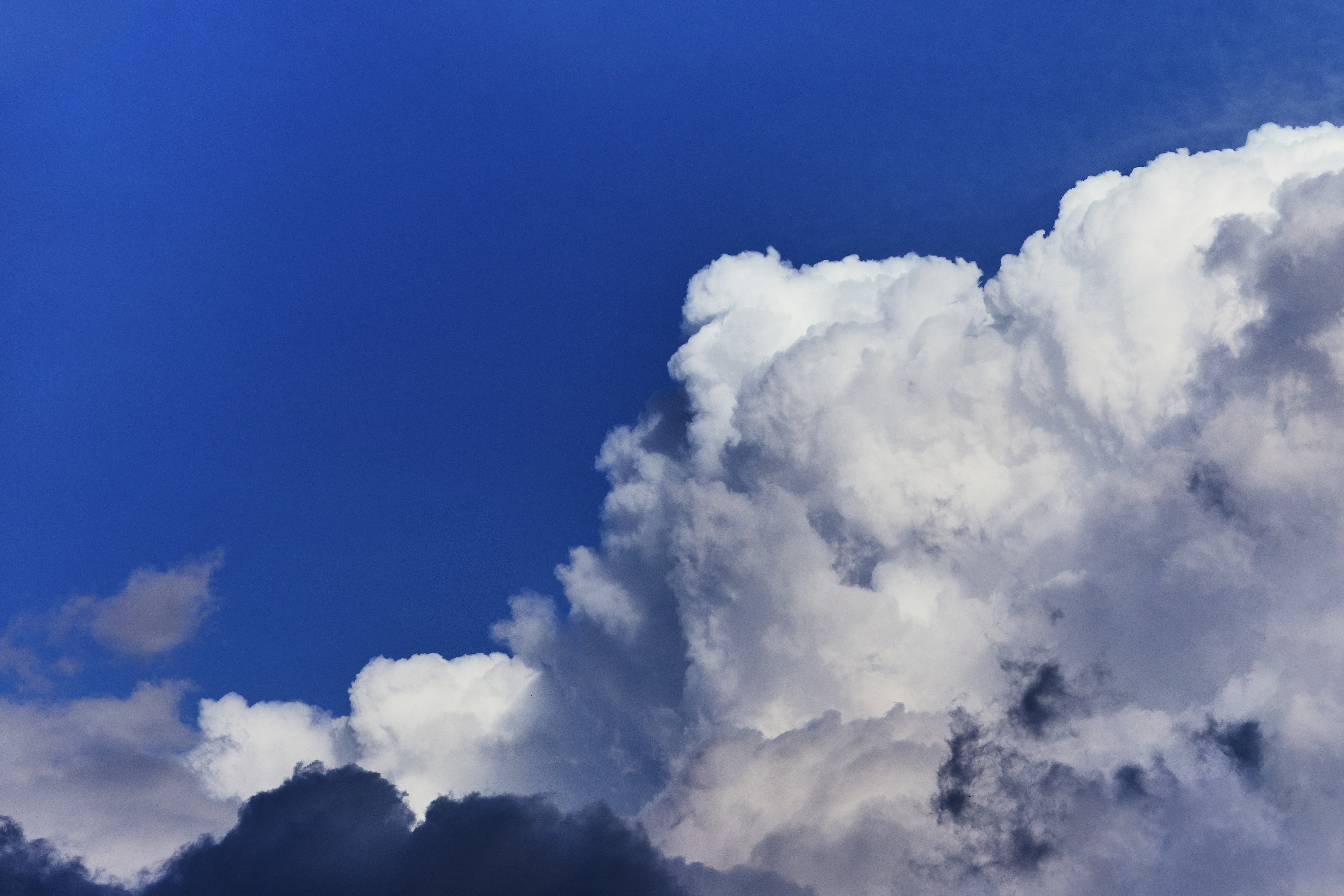 Cercetătorii japonezi au descoperit prezenţa microplasticelor în nori
